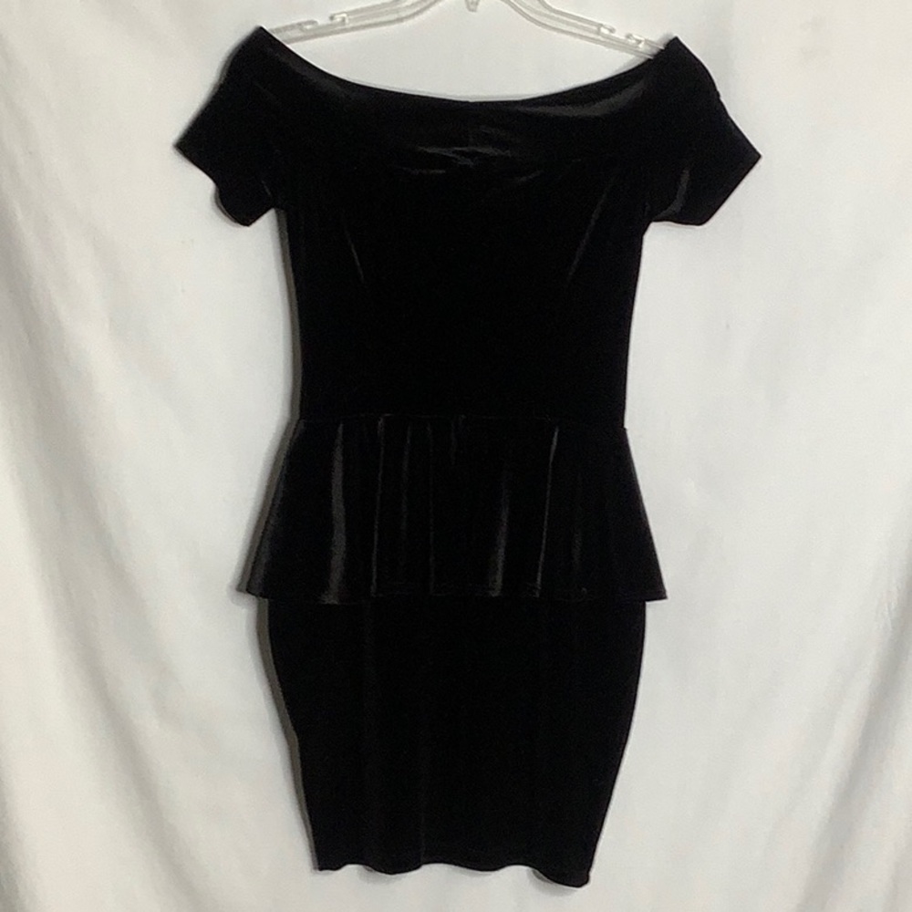Elegant Black Velvet Peplum Off Shoulder Dress Size M Whimsigoth Vintage - Picture 6 of 16